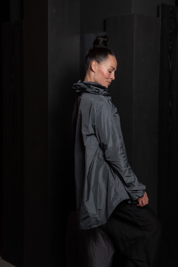 KATHARINA HOVMAN-OVERISZEDEKO-255558-STEEL